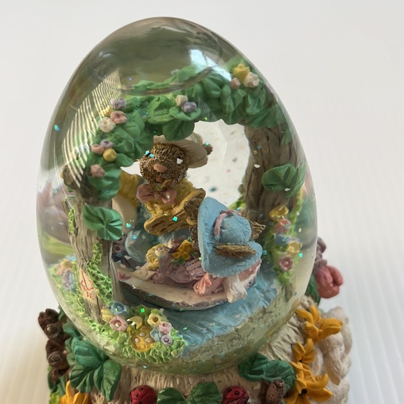 Mercuries USA 1994 Fairy Land Motif Musical Egg-Shaped Snow Globe 6"H 4.25"Base - Picture 2 of 5